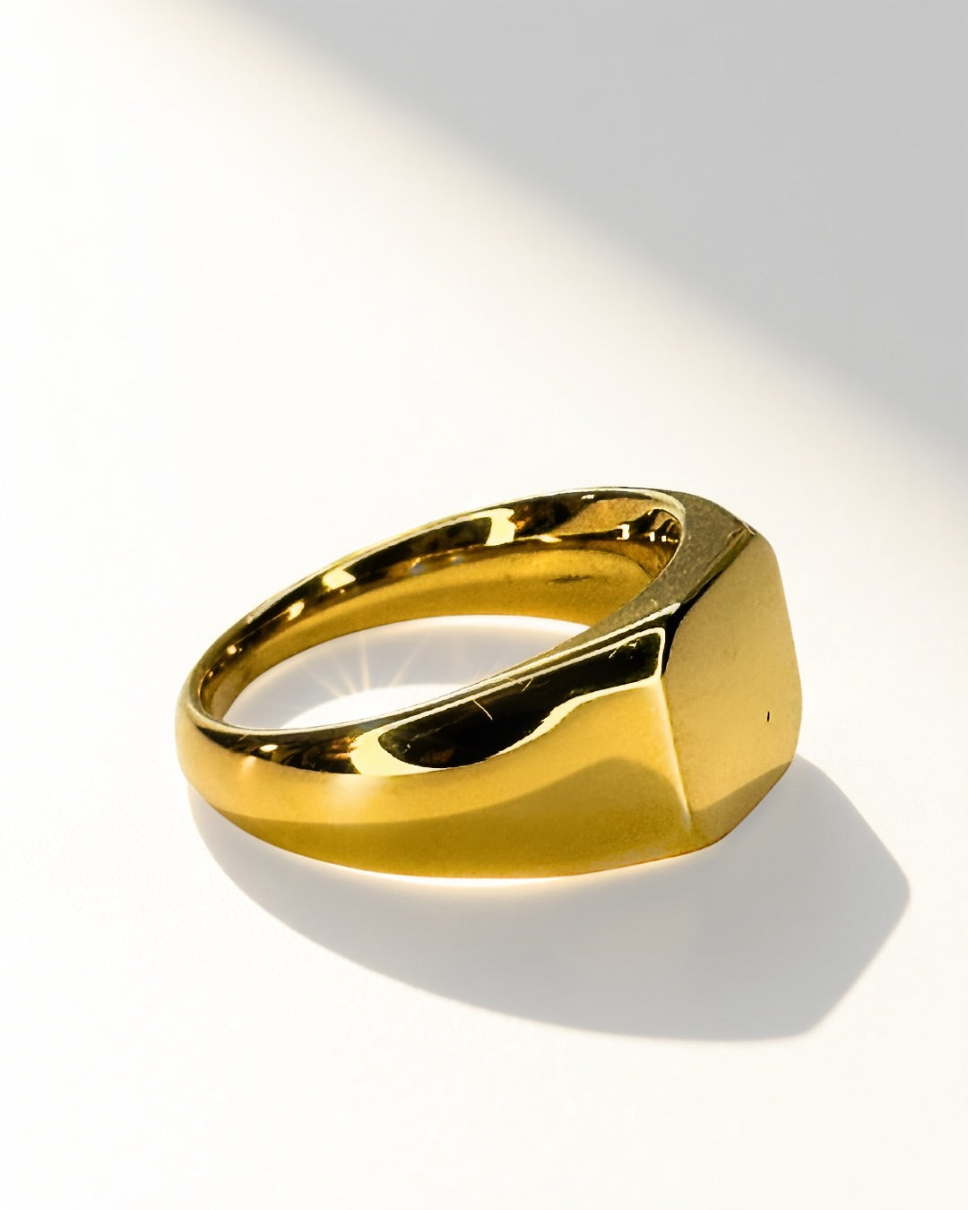 Glided Crest Ring -18K Gold Plated Stainless Steel (Waterproof, Non-Tarnish)
