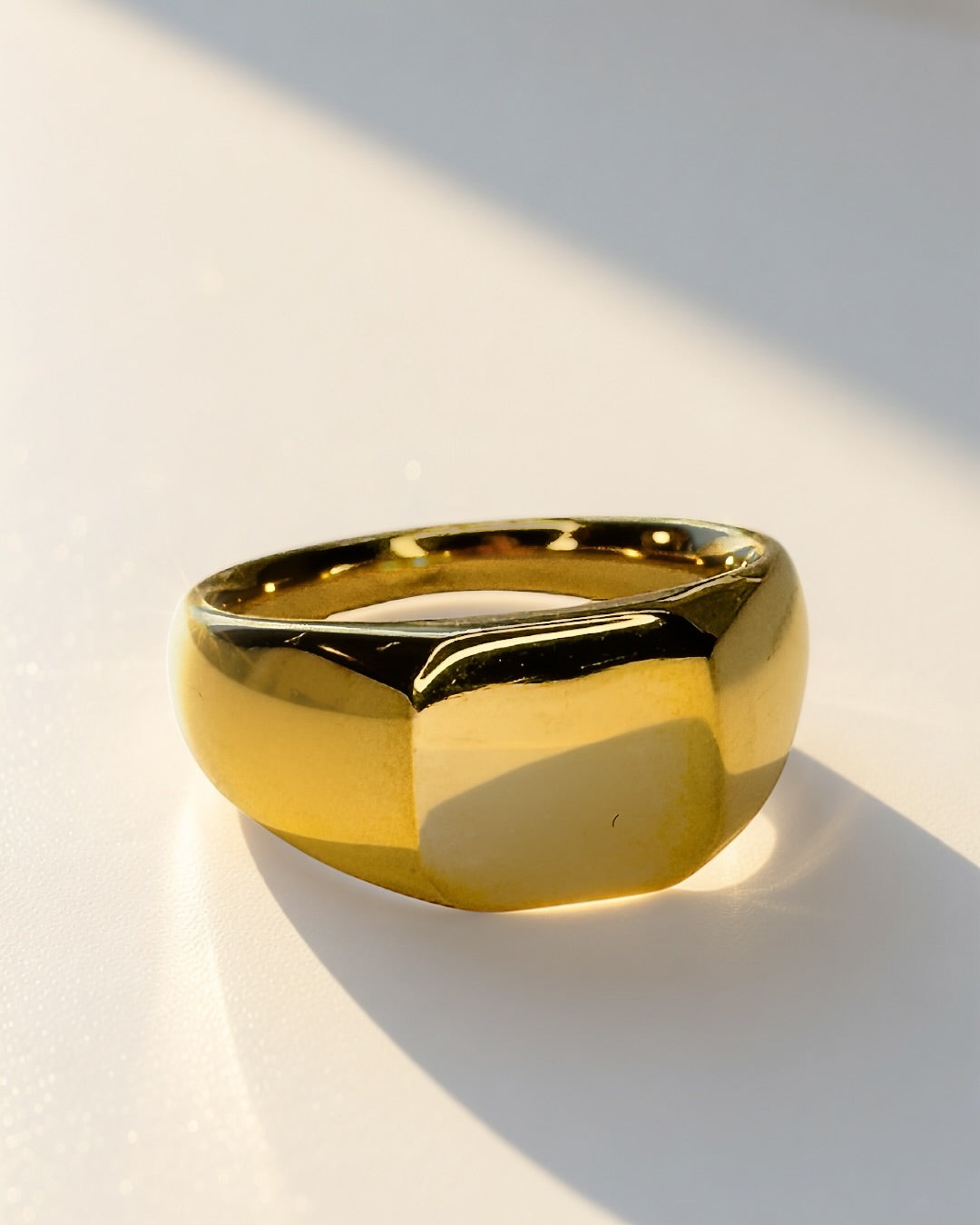 Glided Crest Ring -18K Gold Plated Stainless Steel (Waterproof, Non-Tarnish)