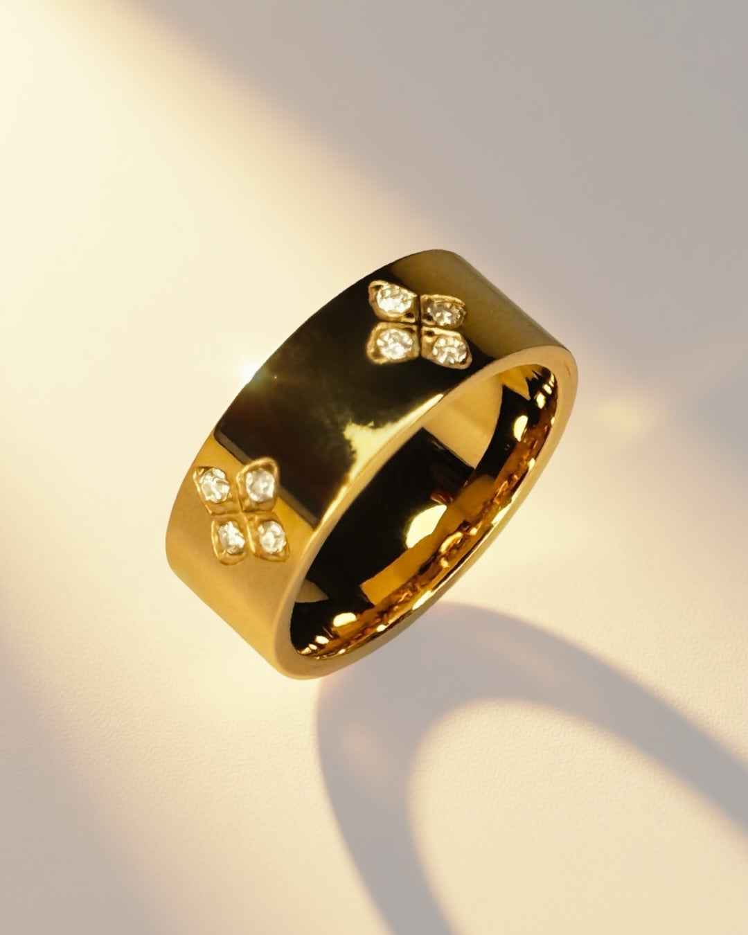 Clover Gleam Ring -18K Gold Plated Stainless Steel (Waterproof, Non-Tarnish)