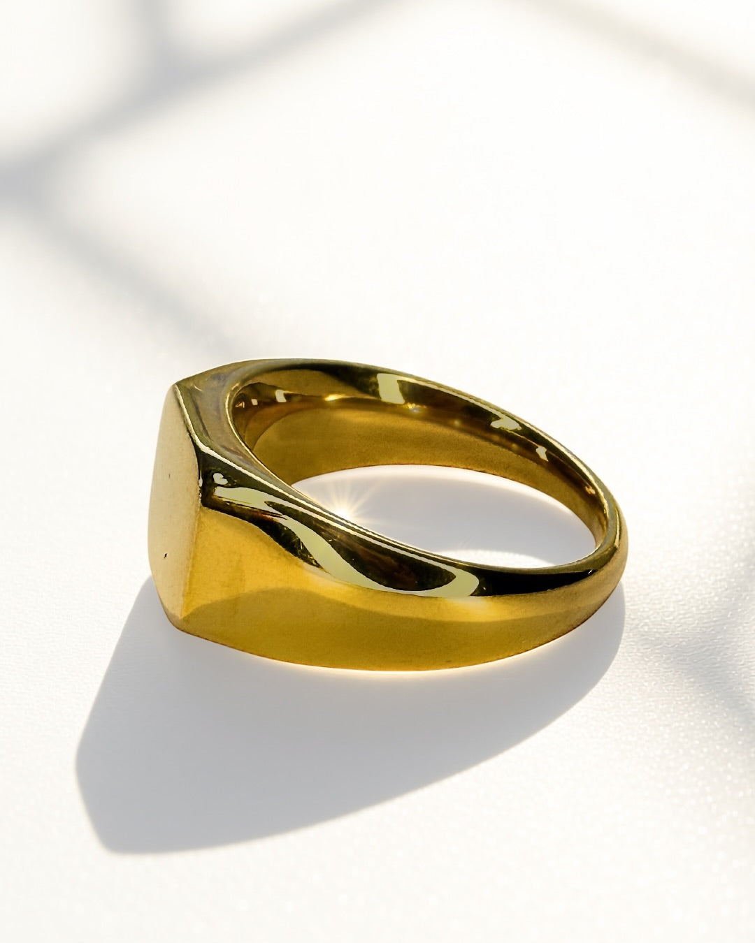 Glided Crest Ring -18K Gold Plated Stainless Steel (Waterproof, Non-Tarnish)